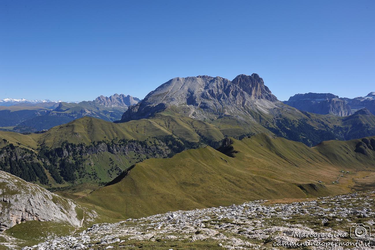 033 Val Duron Lago e Rifugio Antermoia - Sasso piatto.JPG